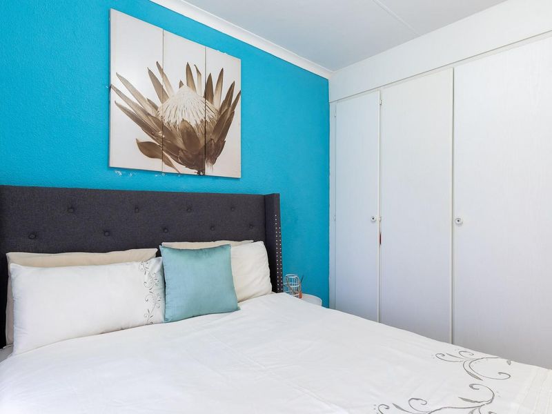 Stylish and Spacious 2-Bedroom Townhouse with Private Garden in Bendor - Photo 9