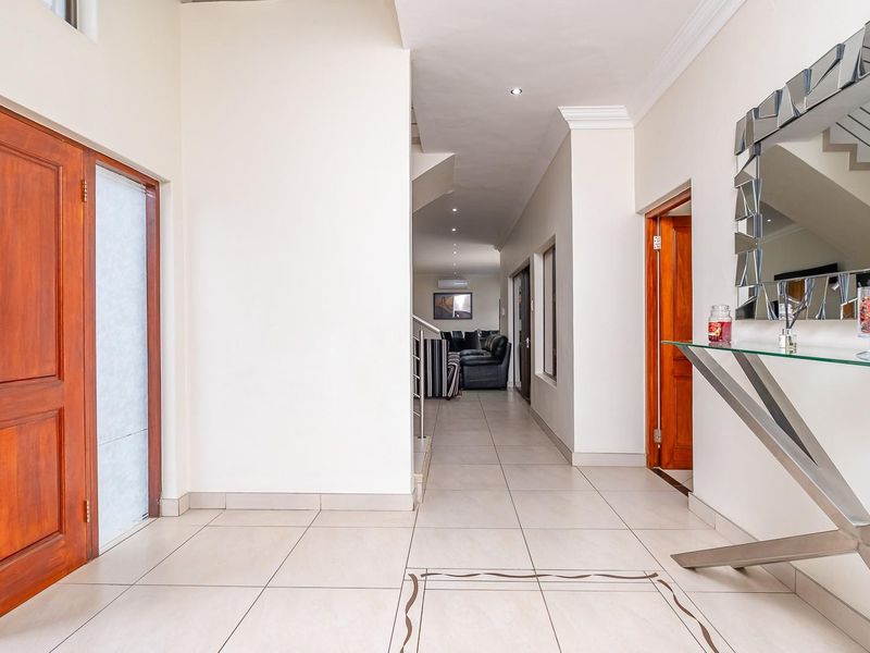 Elegant Family Living in Sought-After Raslouw Glen Estate - Photo 4