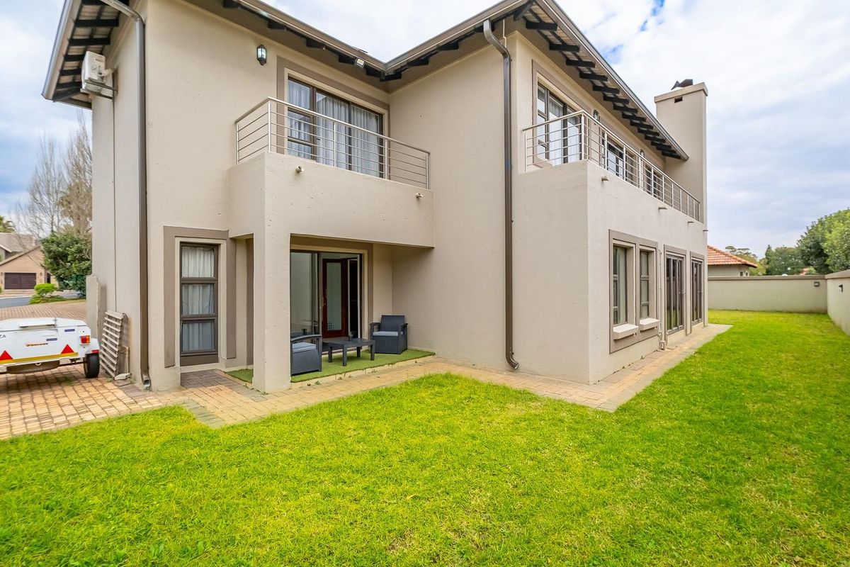 Elegant Family Living in Sought-After Raslouw Glen Estate - Photo 2