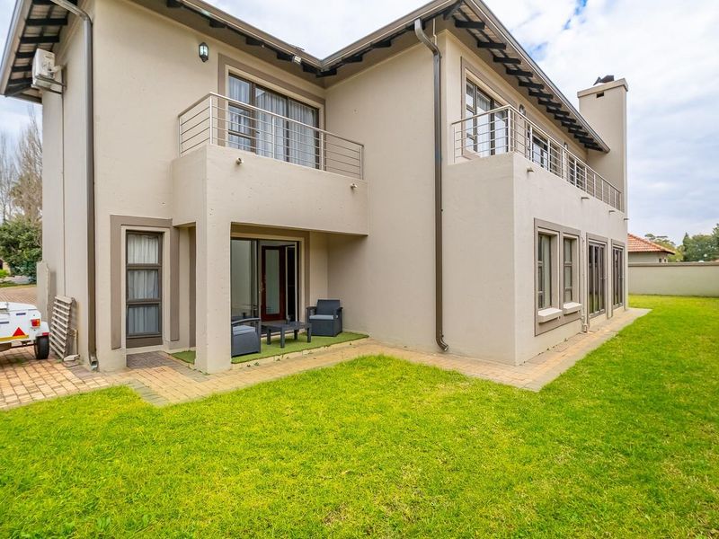 Elegant Family Living in Sought-After Raslouw Glen Estate - Photo 2