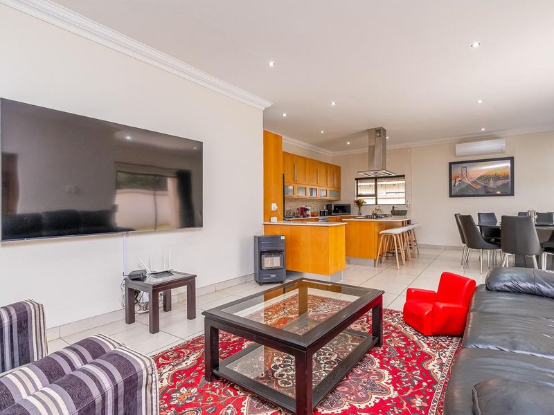 Elegant Family Living in Sought-After Raslouw Glen Estate - Photo 6