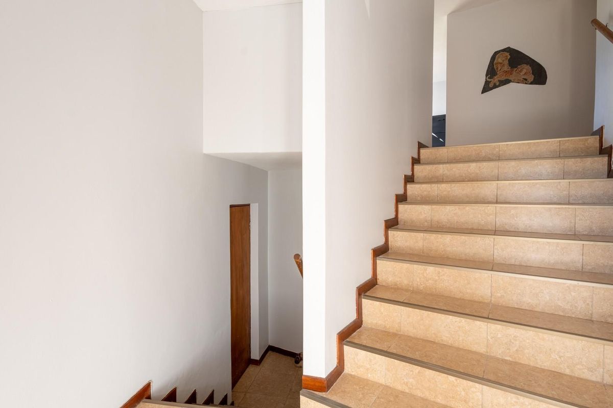 Short-Term Rental - Elegant 5 Bedroom Home in Dalsig, Stellenbosch - Photo 5