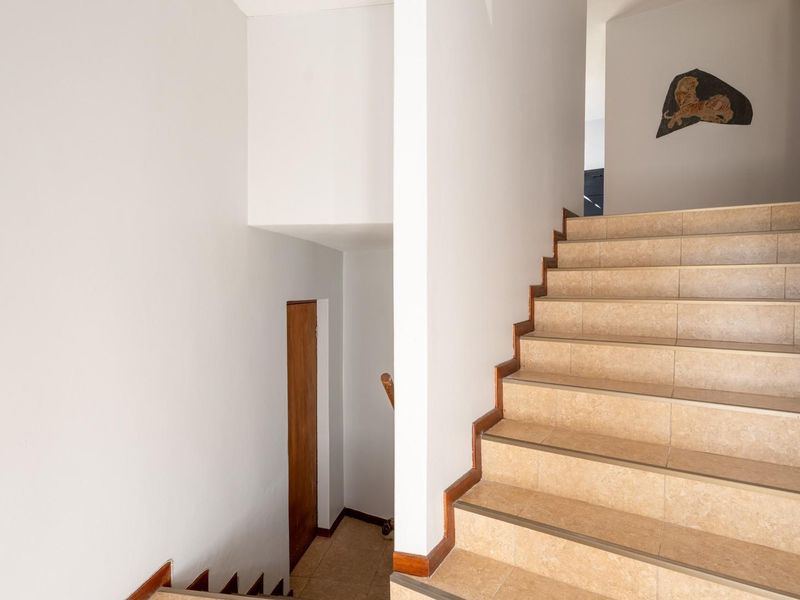 Short-Term Rental - Elegant 5 Bedroom Home in Dalsig, Stellenbosch - Photo 5