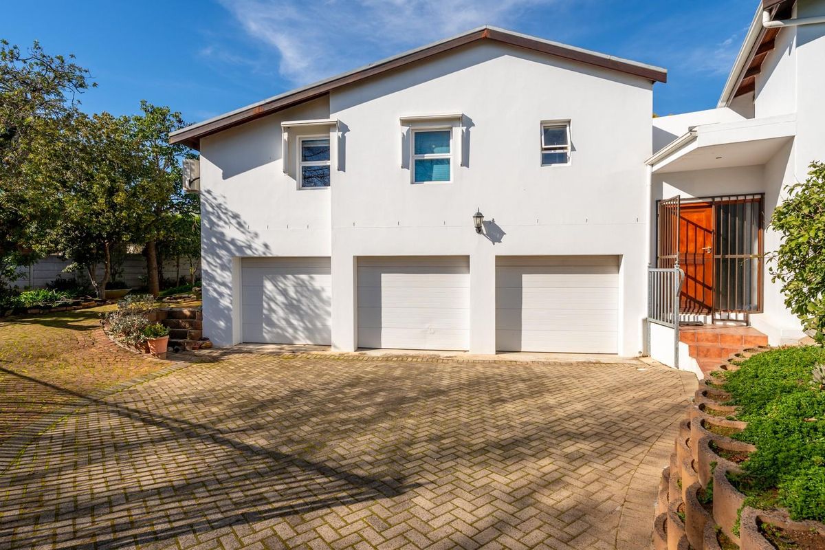 Short-Term Rental - Elegant 5 Bedroom Home in Dalsig, Stellenbosch - Photo 3