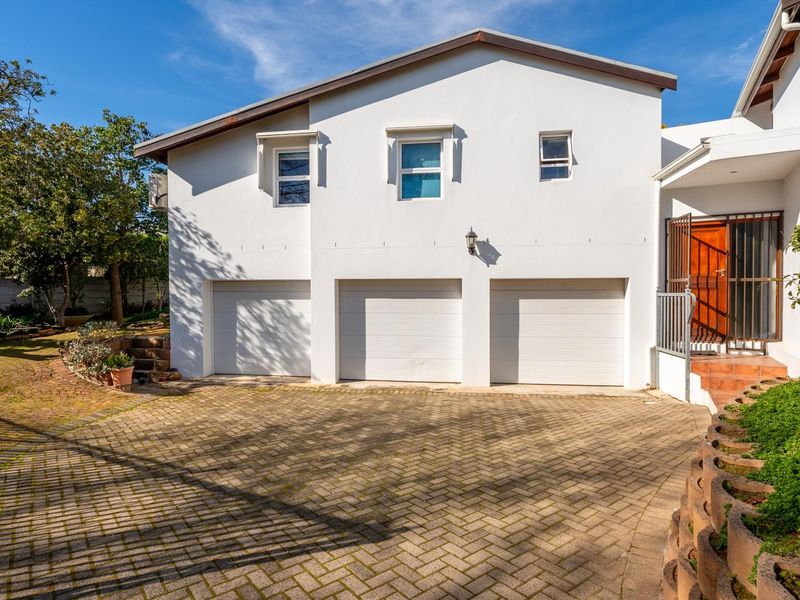 Short-Term Rental - Elegant 5 Bedroom Home in Dalsig, Stellenbosch - Photo 3
