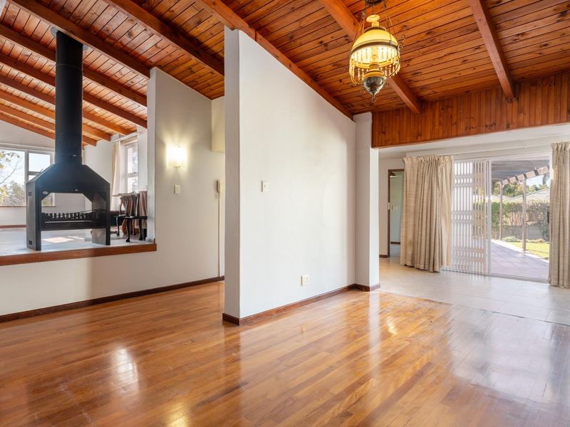 Short-Term Rental - Elegant 5 Bedroom Home in Dalsig, Stellenbosch - Photo 8