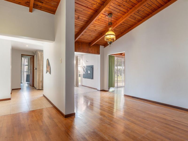 Short-Term Rental - Elegant 5 Bedroom Home in Dalsig, Stellenbosch - Photo 7