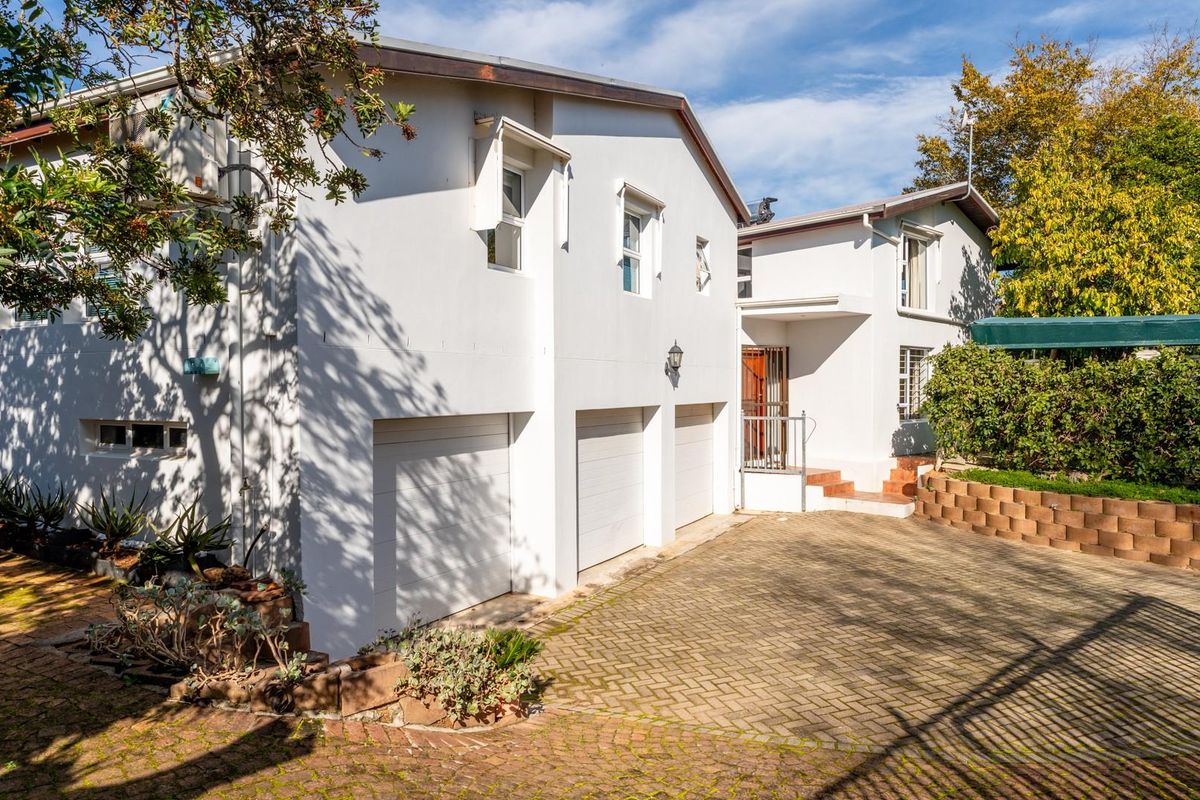 Short-Term Rental - Elegant 5 Bedroom Home in Dalsig, Stellenbosch - Photo 4