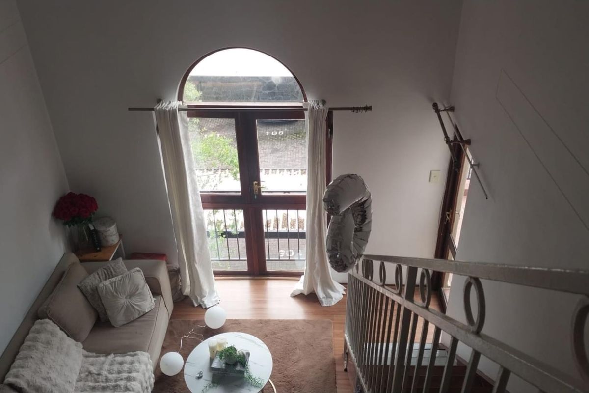 Top-Floor Loft Apartment in the Sought-After Epsom Terrace - Photo 5