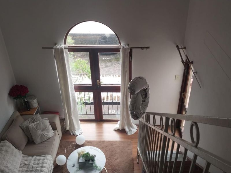 Top-Floor Loft Apartment in the Sought-After Epsom Terrace - Photo 5