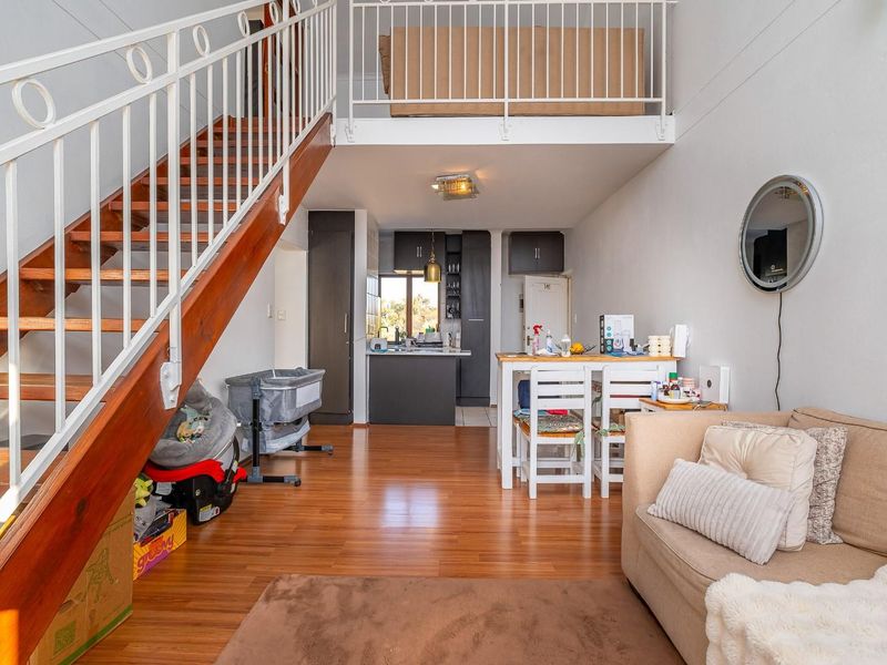 Top-Floor Loft Apartment in the Sought-After Epsom Terrace - Photo 3