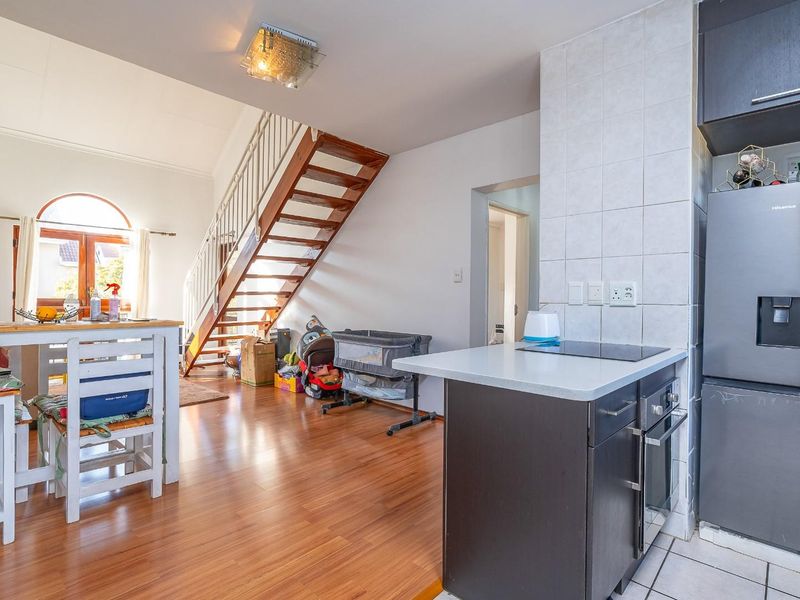 Top-Floor Loft Apartment in the Sought-After Epsom Terrace - Photo 2
