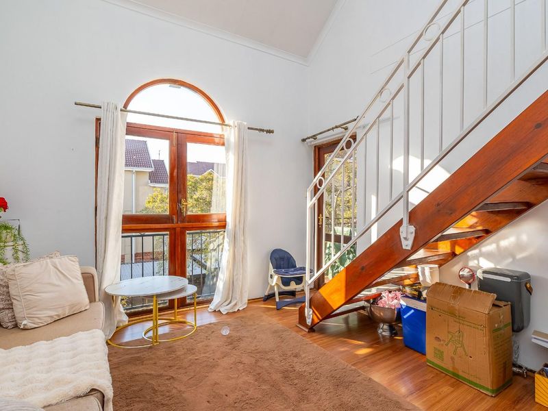 Top-Floor Loft Apartment in the Sought-After Epsom Terrace - Photo 4