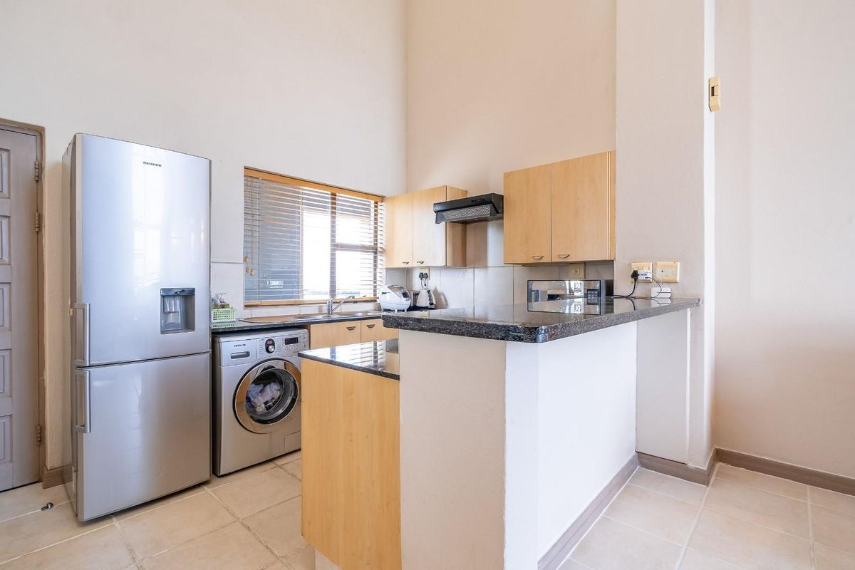 Experience Exquisite Penthouse Living at Westpoint, Sandton City - Photo 2