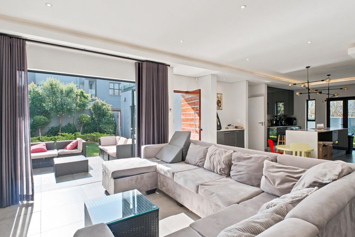 Spacious 4 Bedroom Rental Home in Bryanston - Photo 5
