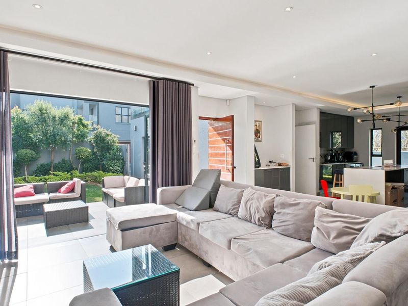 Spacious 4 Bedroom Rental Home in Bryanston - Photo 5