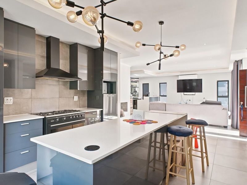 Spacious 4 Bedroom Rental Home in Bryanston - Photo 8