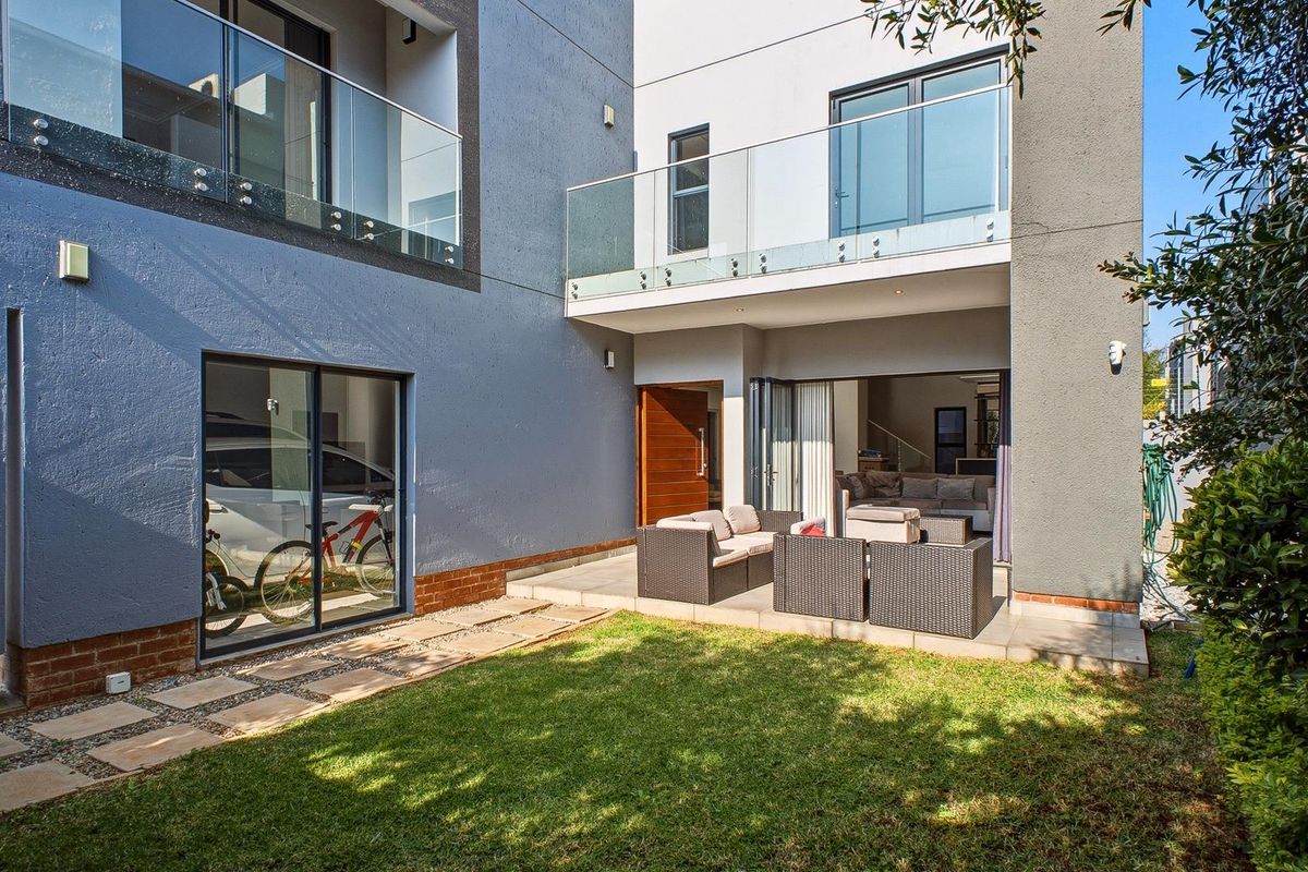 Spacious 4 Bedroom Rental Home in Bryanston - Photo 2