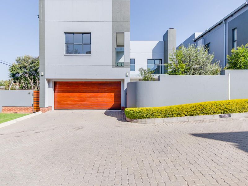 Spacious 4 Bedroom Rental Home in Bryanston - Photo 1