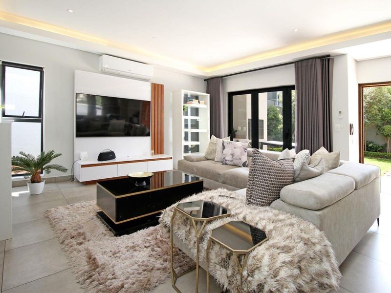 Spacious 4 Bedroom Rental Home in Bryanston - Photo 4