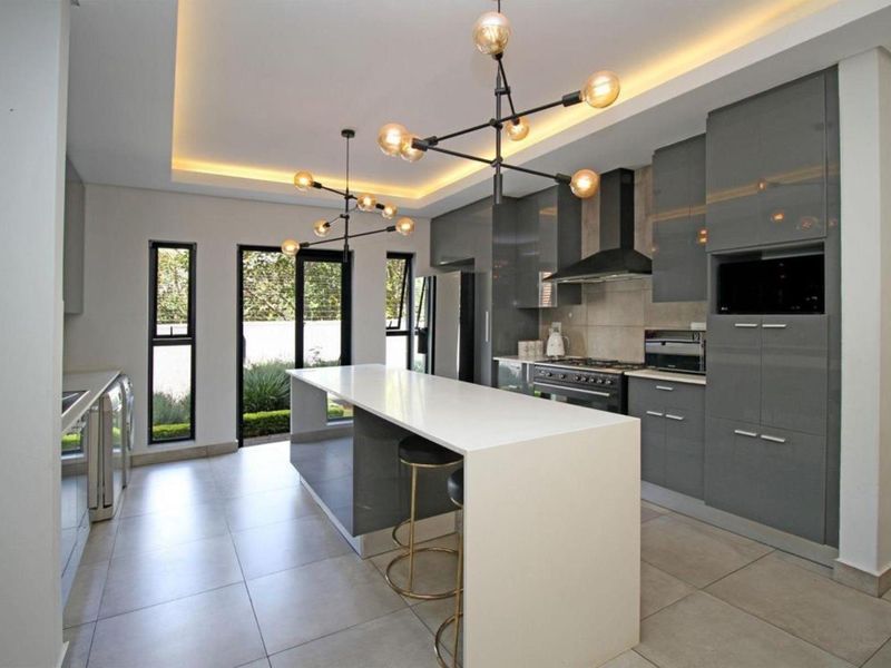Spacious 4 Bedroom Rental Home in Bryanston - Photo 2