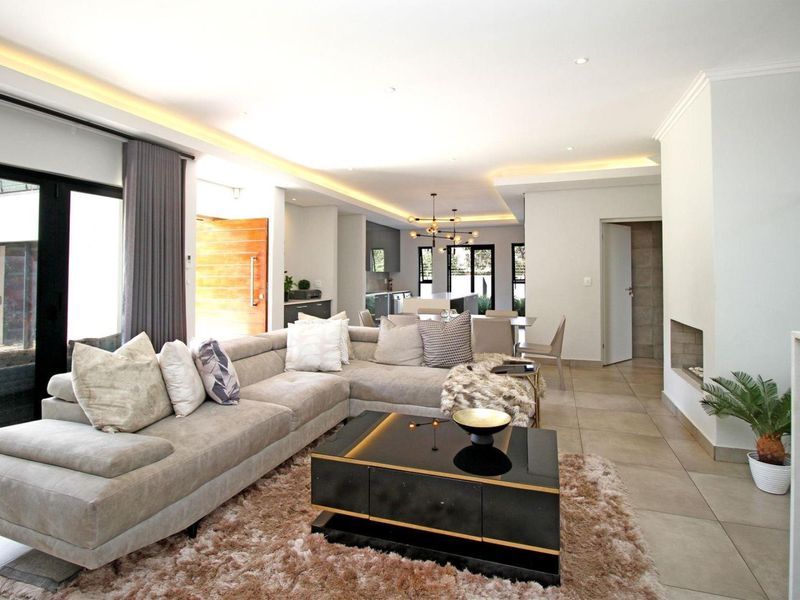 Spacious 4 Bedroom Rental Home in Bryanston - Photo 3