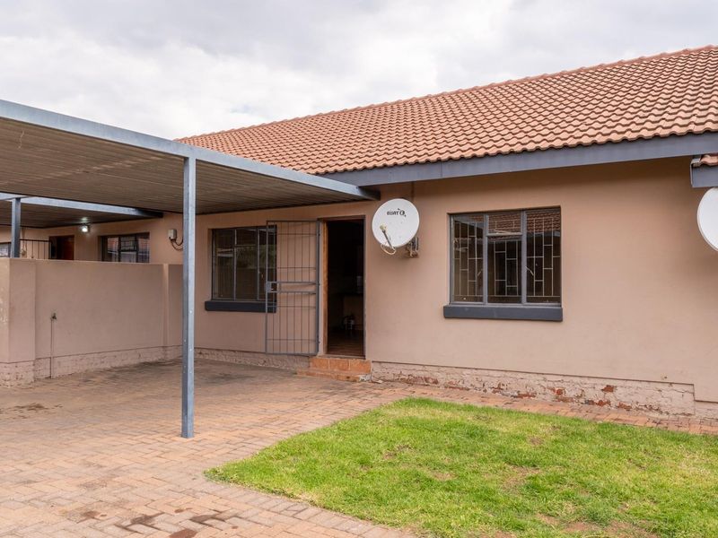 Charming and Spacious 2-Bedroom Townhouse - Perfect for First-Time Buyers or Savvy Investors - Photo 1