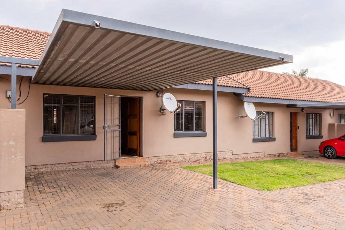 Charming and Spacious 2-Bedroom Townhouse - Perfect for First-Time Buyers or Savvy Investors - Photo 3