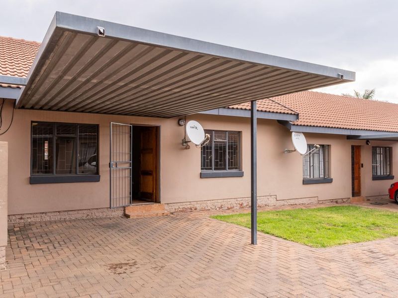 Charming and Spacious 2-Bedroom Townhouse - Perfect for First-Time Buyers or Savvy Investors - Photo 3