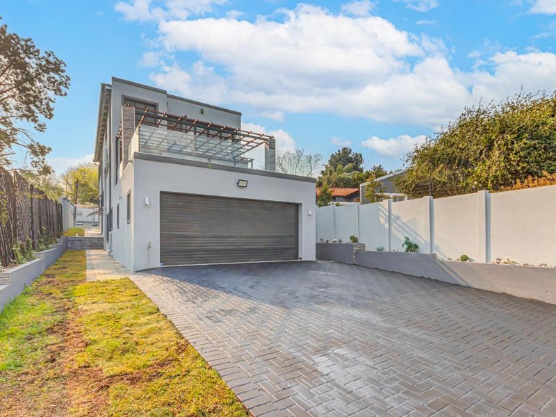 New Designer Home Bryanston- Skyline Views and Income Potential! - Photo 1