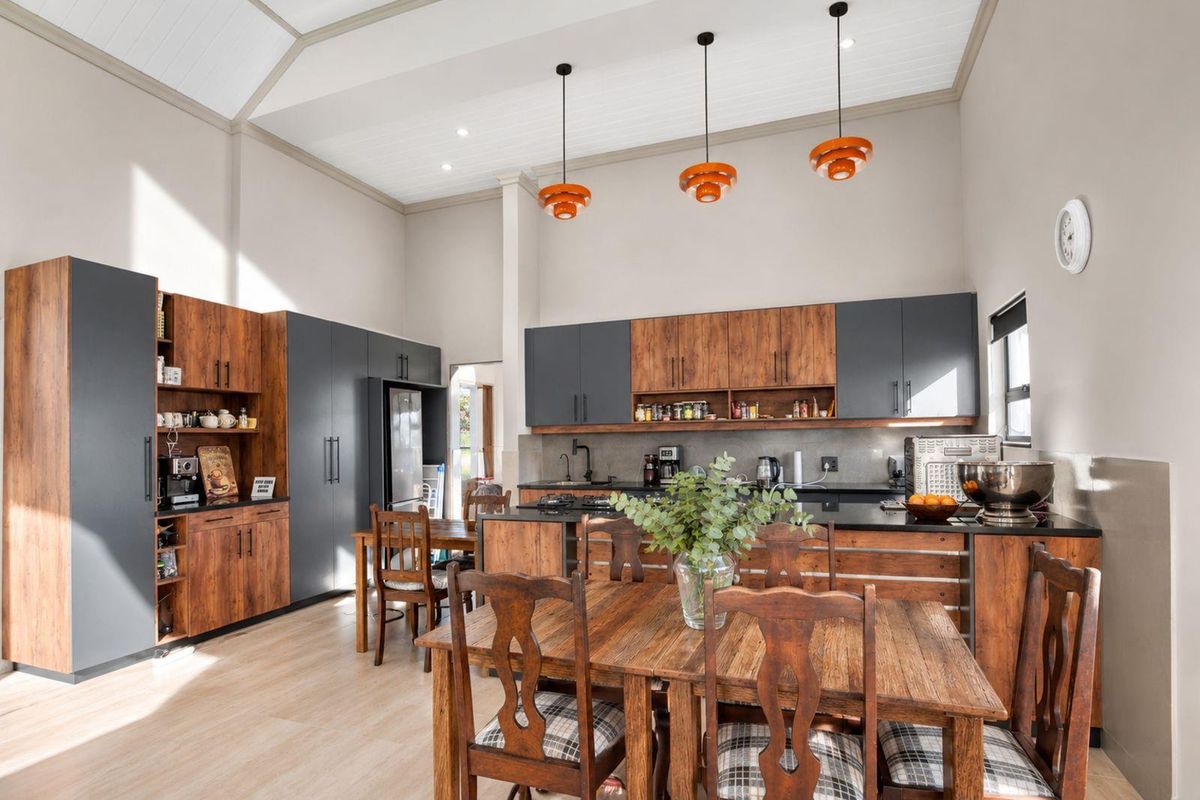 Modern 3-Bedroom Home with Luxury En-Suite Living in Outeniquasbosch Wildlife Village - Photo 3