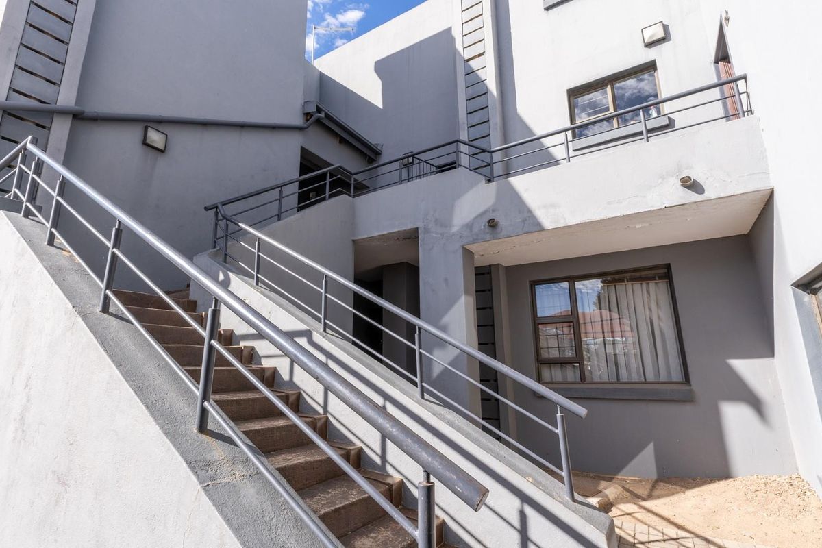 Affordable 2-Bedroom Townhouse for Sale in Polokwane Central - Photo 2