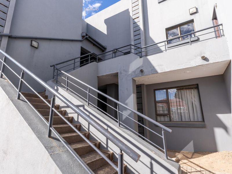 Affordable 2-Bedroom Townhouse for Sale in Polokwane Central - Photo 2