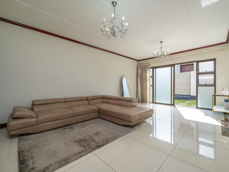 Full Title Family Home in Secure Estate | Private Garden | Double Garage - Photo 3