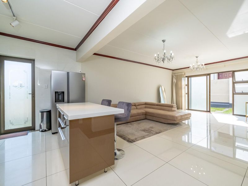 Full Title Family Home in Secure Estate | Private Garden | Double Garage - Photo 7