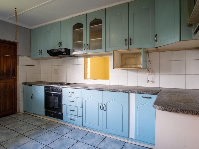 Charming 2 Bedroom Face Brick Home in a Peaceful Cul-de-Sac - Photo 10