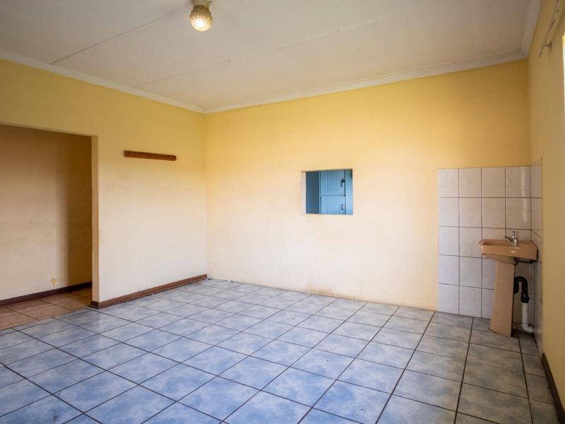 Charming 2 Bedroom Face Brick Home in a Peaceful Cul-de-Sac - Photo 8