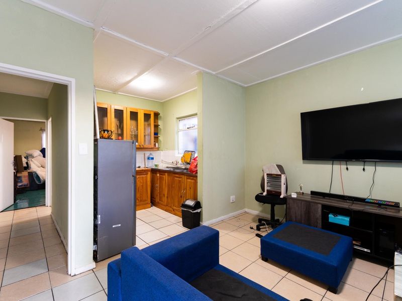 Affordable One-Bedroom Apartment in Stellenbosch SOLE MANDATE - Photo 1