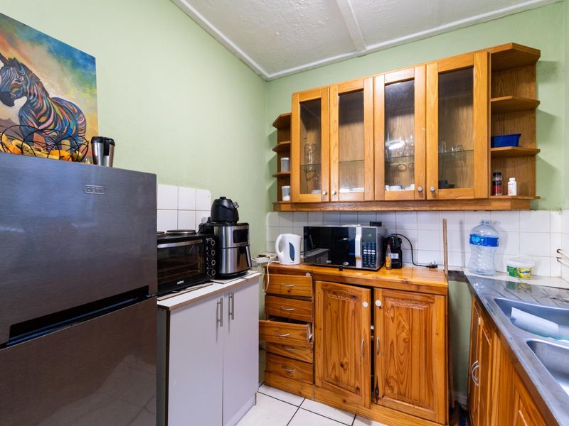 Affordable One-Bedroom Apartment in Stellenbosch SOLE MANDATE - Photo 6