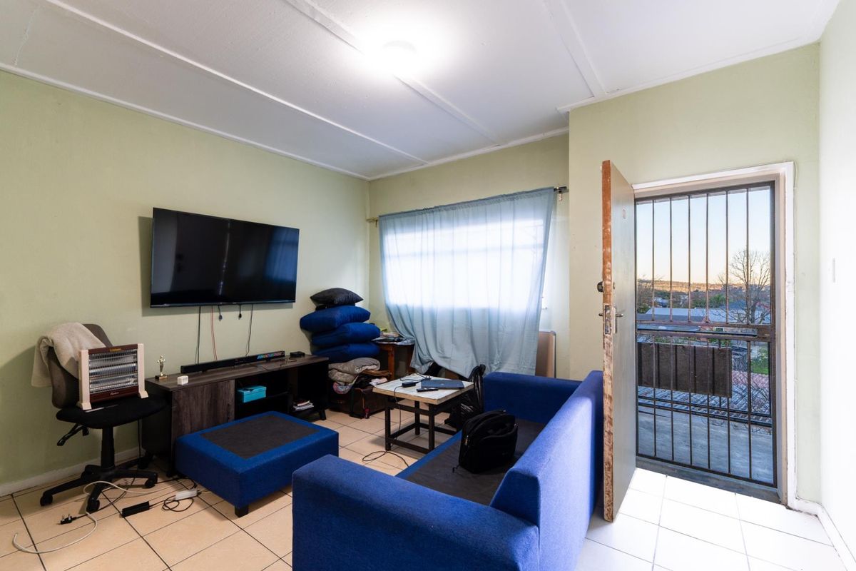 Affordable One-Bedroom Apartment in Stellenbosch SOLE MANDATE - Photo 4