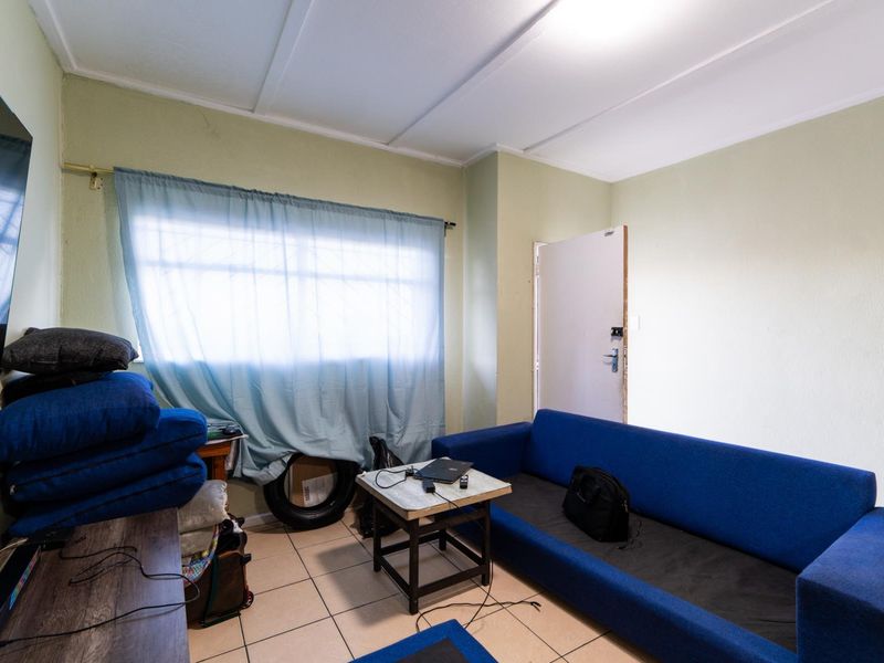 Affordable One-Bedroom Apartment in Stellenbosch SOLE MANDATE - Photo 2