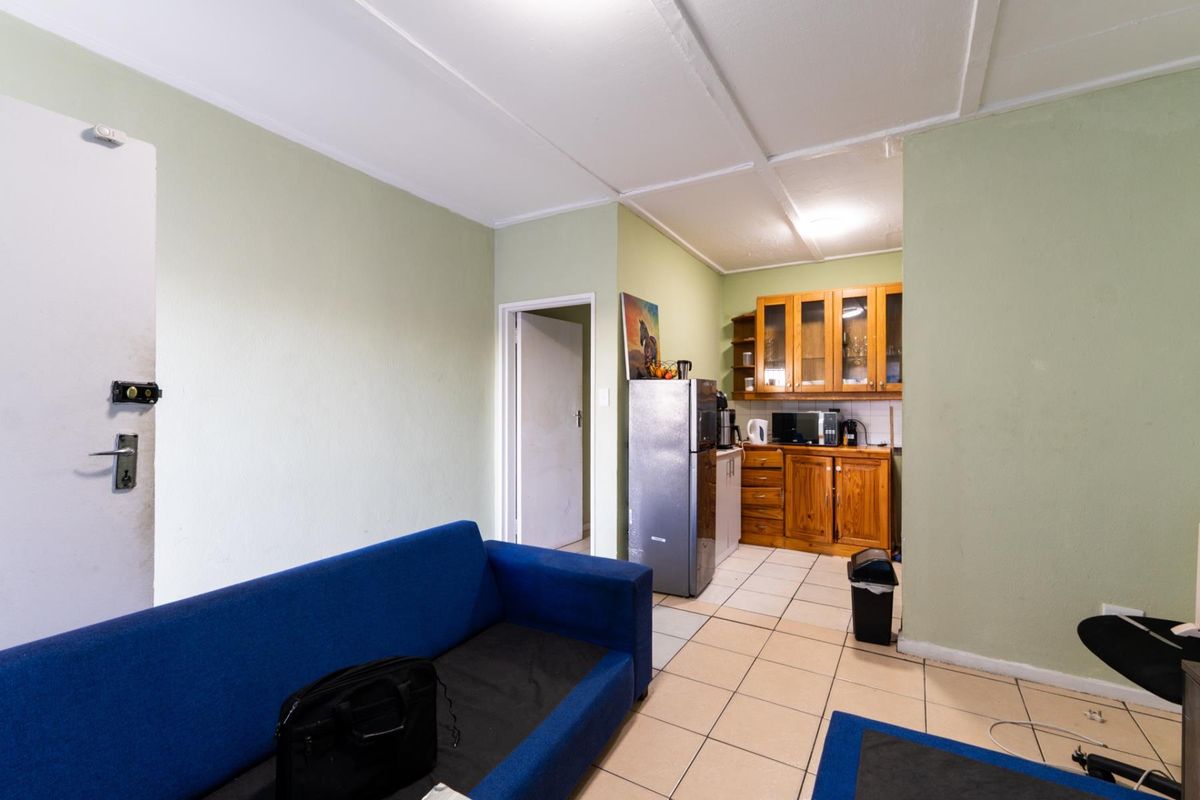 Affordable One-Bedroom Apartment in Stellenbosch SOLE MANDATE - Photo 5