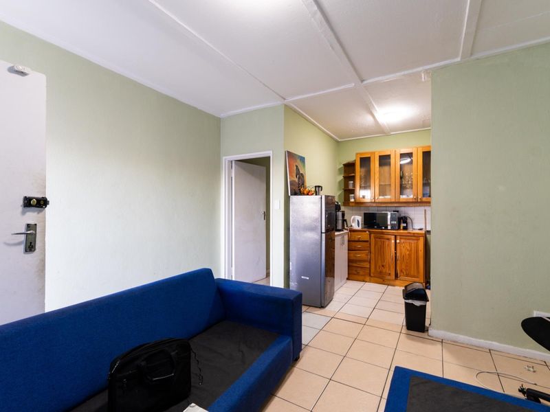 Affordable One-Bedroom Apartment in Stellenbosch SOLE MANDATE - Photo 5