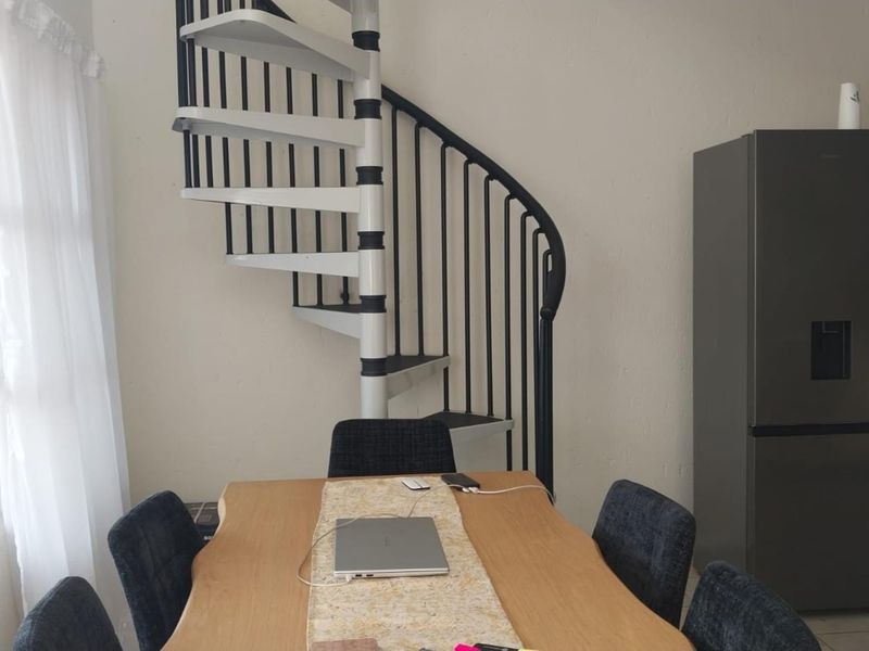 Chic and Spacious Loft Apartment in Pineslopes - Rented Investment Opportunity! - Photo 5
