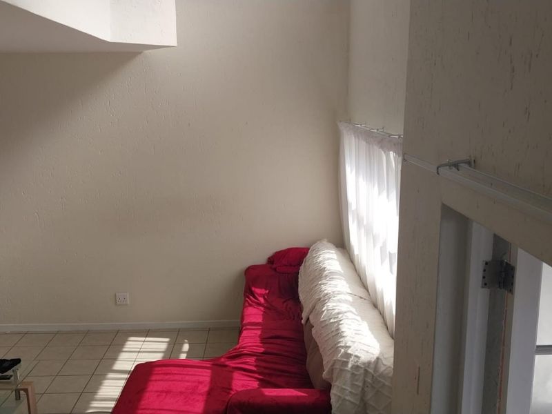 Chic and Spacious Loft Apartment in Pineslopes - Rented Investment Opportunity! - Photo 8