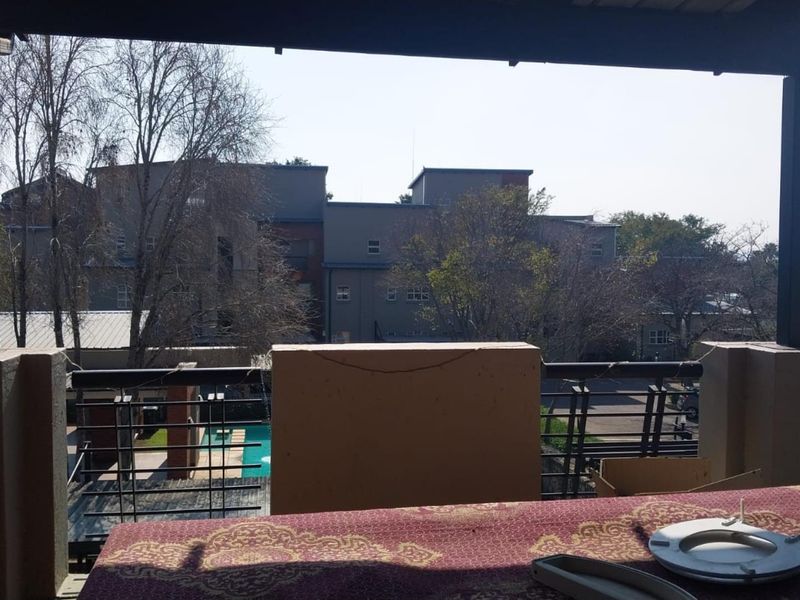 Chic and Spacious Loft Apartment in Pineslopes - Rented Investment Opportunity! - Photo 3