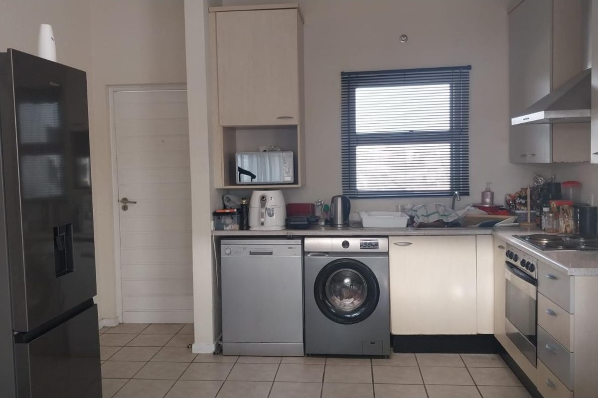 Chic and Spacious Loft Apartment in Pineslopes - Rented Investment Opportunity! - Photo 4