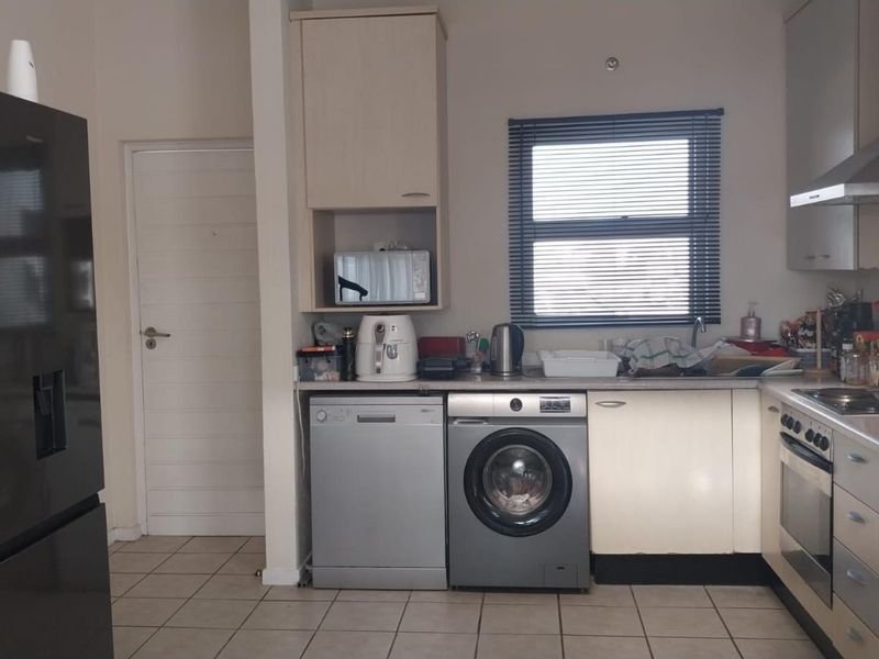 Chic and Spacious Loft Apartment in Pineslopes - Rented Investment Opportunity! - Photo 4