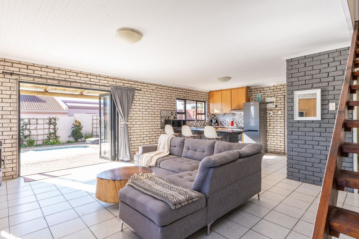 Versatile Family Home with Lagoon Views and Separate Studio in Langebaan - Photo 3
