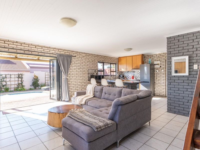 Versatile Family Home with Lagoon Views and Separate Studio in Langebaan - Photo 3